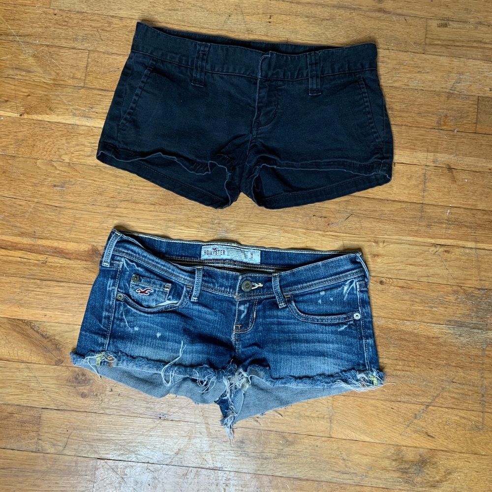 2 PAIRS OF SHORT SHORTS